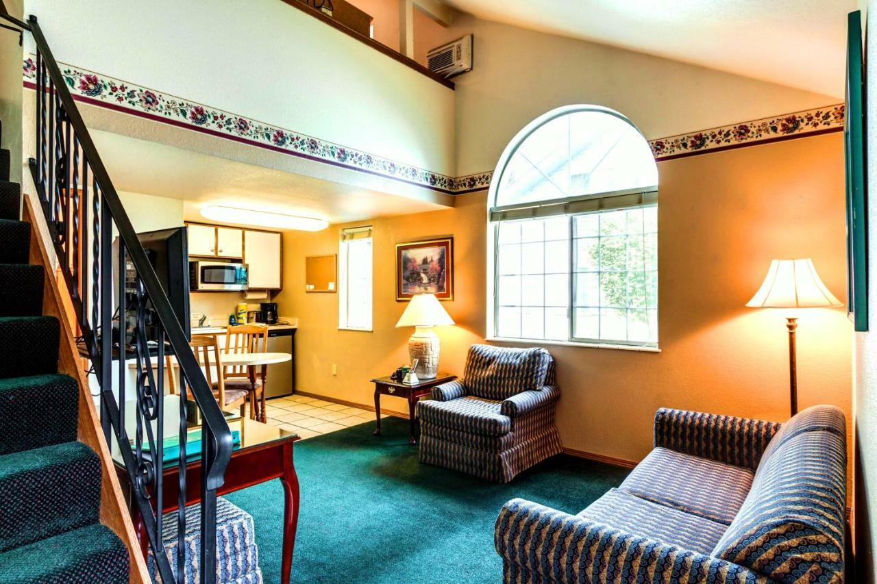 Turning Leaf Townhome Suites Fairwood Exterior foto